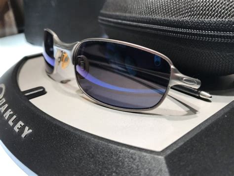 oakley square wire 2.0 sunglasses.